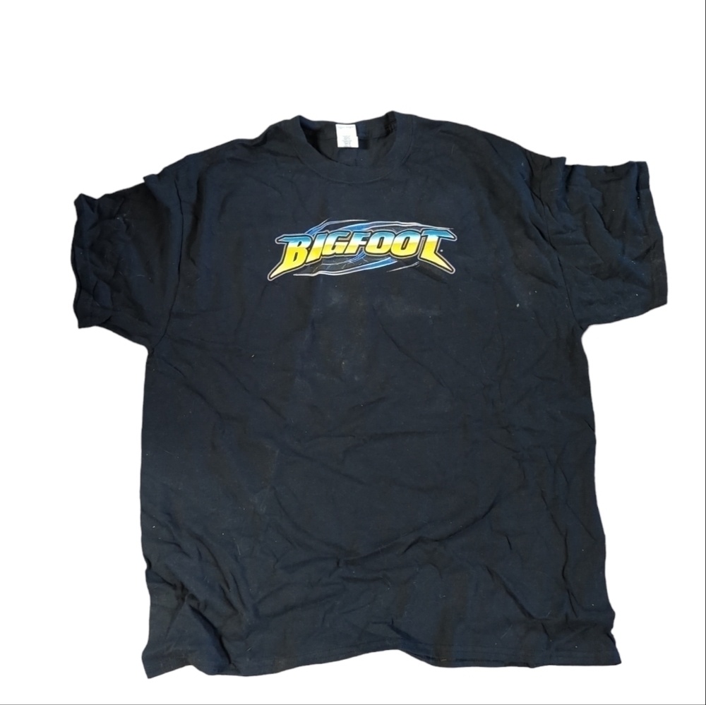 GILDAN Bigfoot Shirt